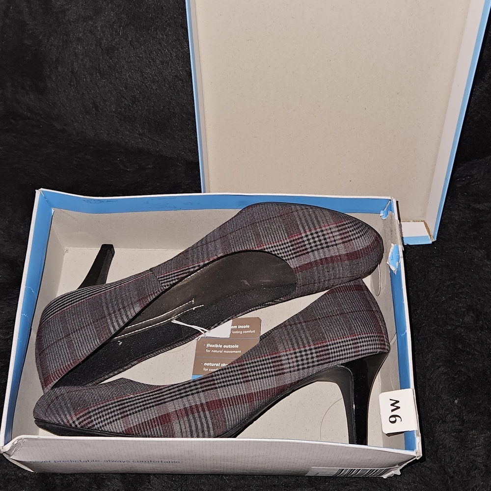 Plaid Women's Heels Comfort Plus By Predictions Sz 9